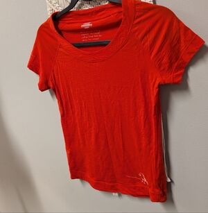 Women’s Icebreaker T-shirt Small 100% Merino Wool Red